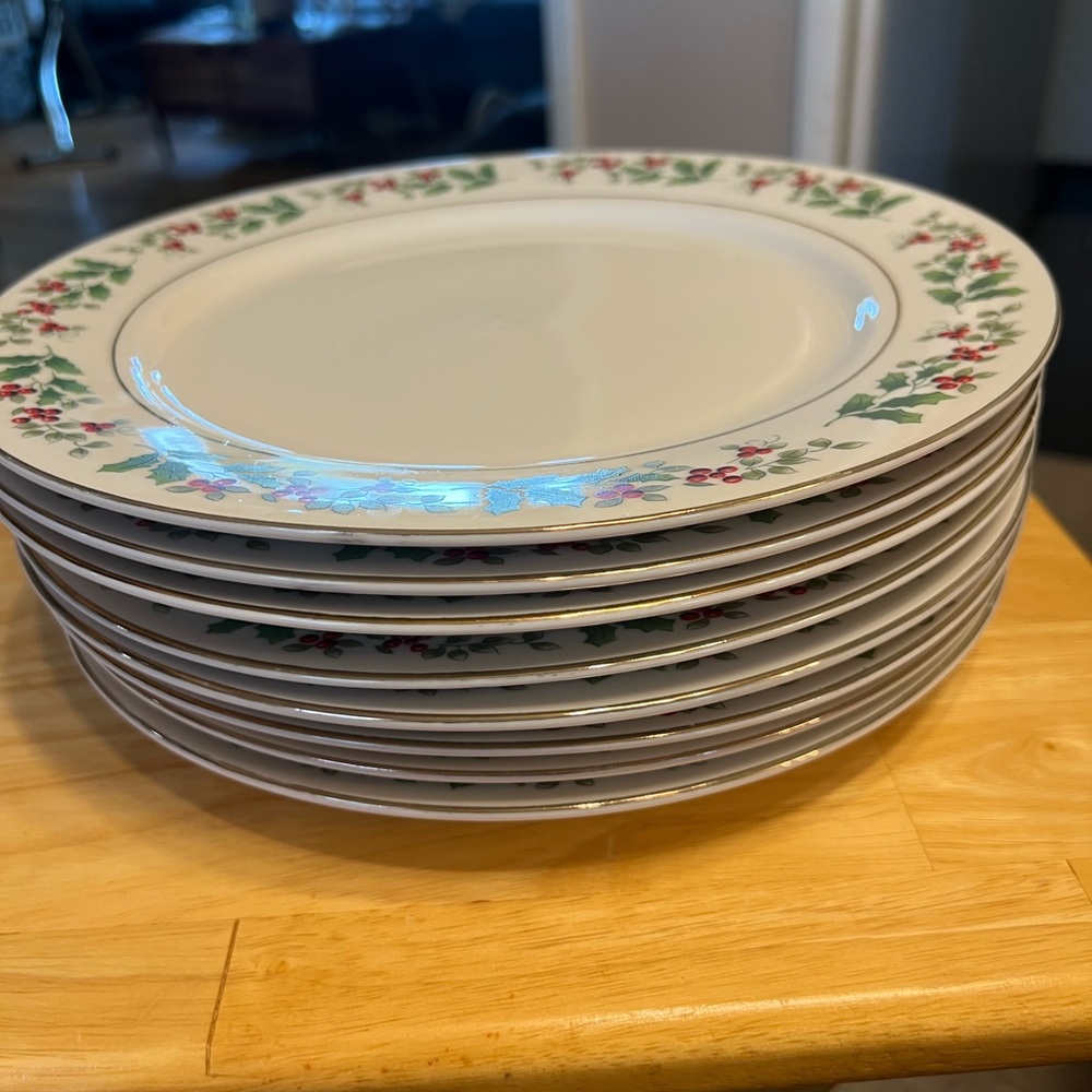 Gibson Housewares Christmas Charm Dinnerware  10.5" Round Platter Gold Rim - Picture 2 of 4